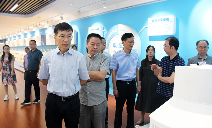 江苏省财政厅一级巡视员李载林一行来JDB电子电缆参观互换